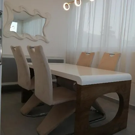 Geny Apartman